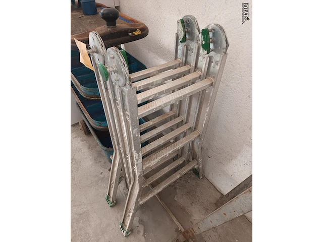 Lot 11 - aluminium vouwladder - afbeelding 2 van  2