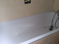 Lot 11 - bad, toilet en lavabo - afbeelding 2 van  5