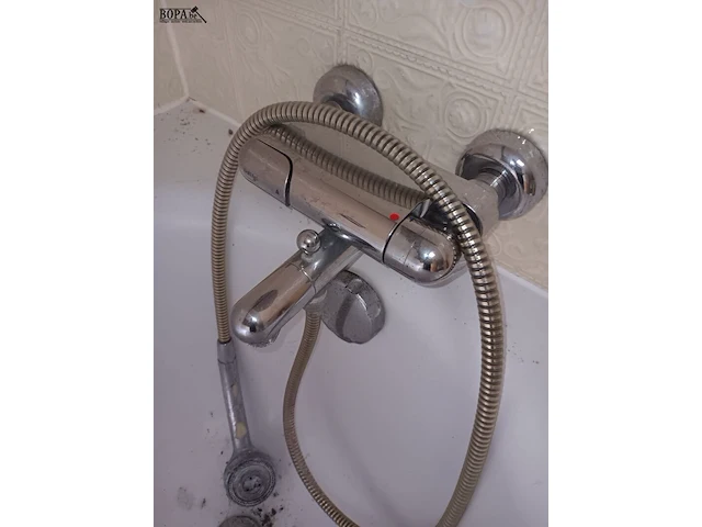 Lot 11 - bad, toilet en lavabo - afbeelding 3 van  5