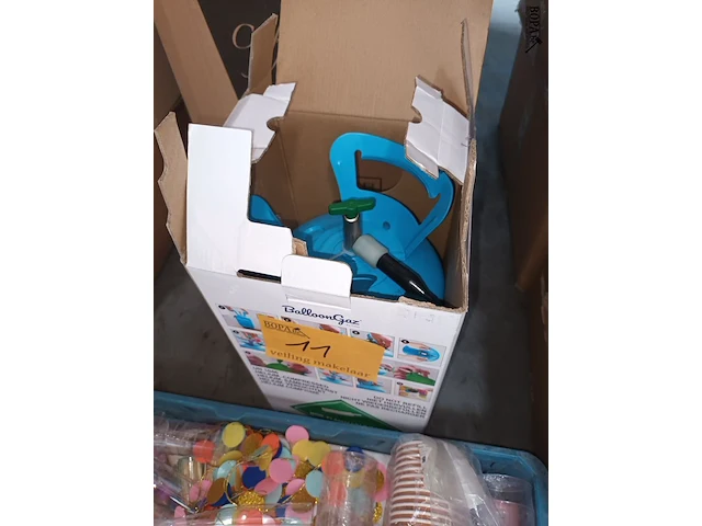Lot 11 - ballongas en party gerei - afbeelding 2 van  5