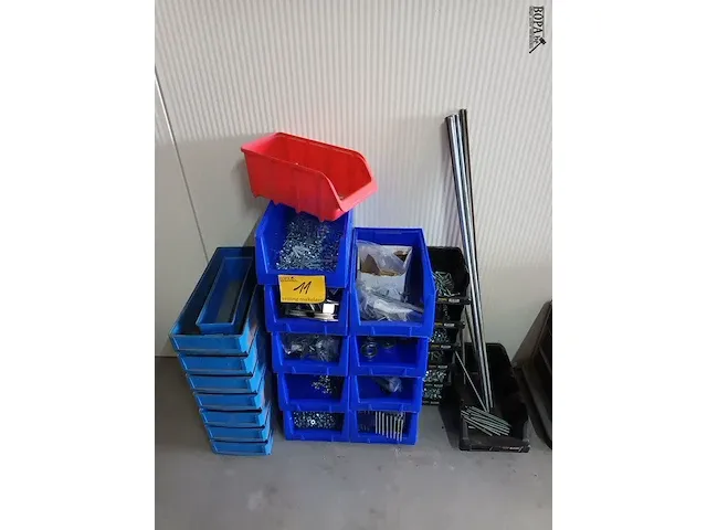 Lot 11 - bevestigingsmateriaal en sorteerbakjes - afbeelding 1 van  6
