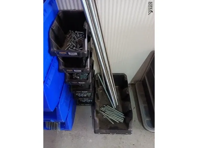 Lot 11 - bevestigingsmateriaal en sorteerbakjes - afbeelding 2 van  6