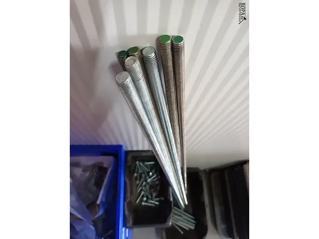 Lot 11 - bevestigingsmateriaal en sorteerbakjes - afbeelding 4 van  6