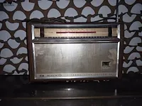 Lot 11 - buffetpiano met oude radio’s - afbeelding 4 van  6
