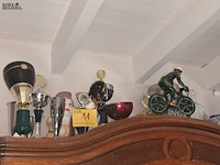 Lot 11 - decoratie en bekers. 25 stuks - afbeelding 1 van  4