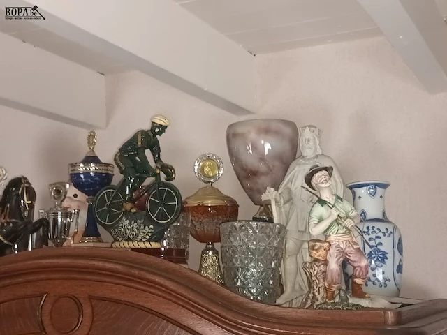 Lot 11 - decoratie en bekers. 25 stuks - afbeelding 2 van  4