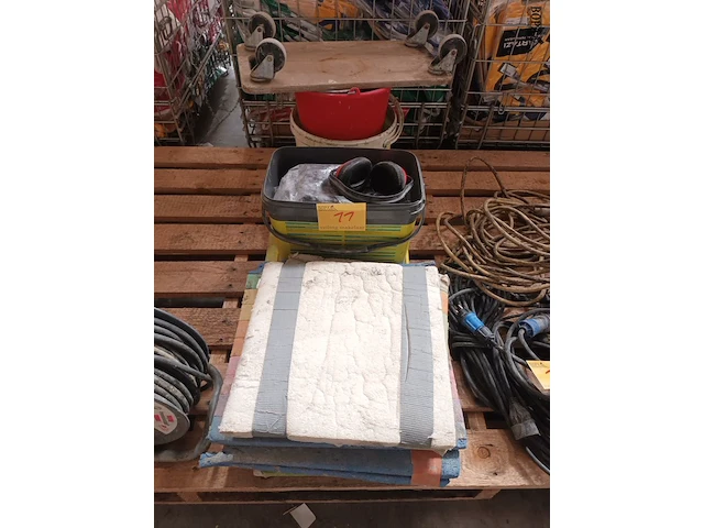 Lot 11 - divers werkmateriaal - afbeelding 1 van  4