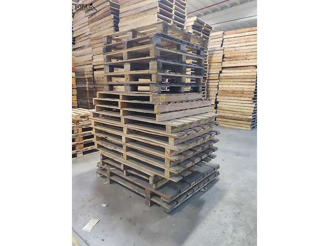 Lot 11 - diverse palletten - 20 stuks - afbeelding 1 van  3