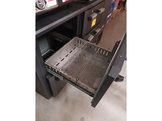 Lot 11 - gekoelde werkbank met lades - afbeelding 3 van  4