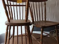 Lot 11 - houten spijlstoelen. 3 stuks - afbeelding 1 van  4