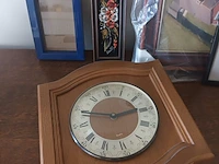 Lot 11 - kaders, klokken en heks. 7 stuks - afbeelding 2 van  4