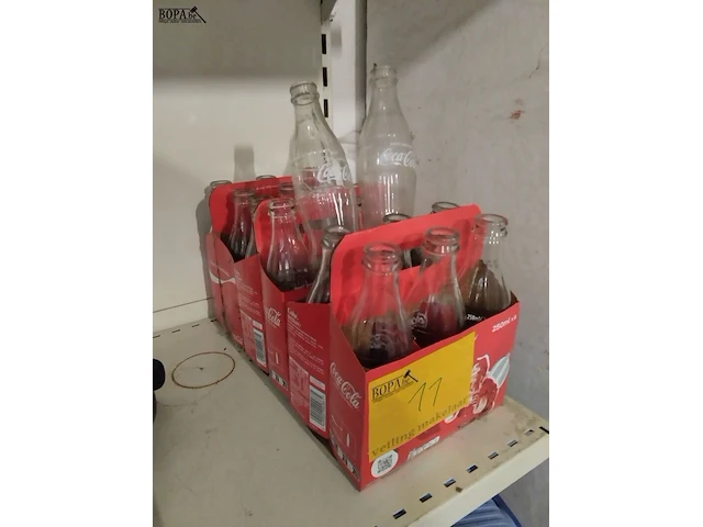 Lot 11 - lege cola flesjes. 20 stuks - afbeelding 1 van  1