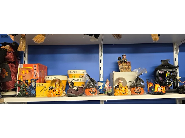 Lot 11 - lot diverse halloween decoratie, ong 16 stuks - afbeelding 1 van  4