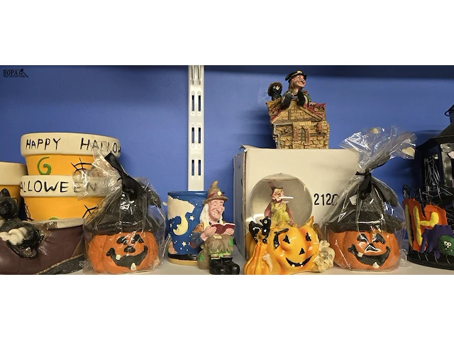 Lot 11 - lot diverse halloween decoratie, ong 16 stuks - afbeelding 3 van  4