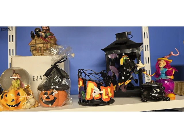 Lot 11 - lot diverse halloween decoratie, ong 16 stuks - afbeelding 4 van  4
