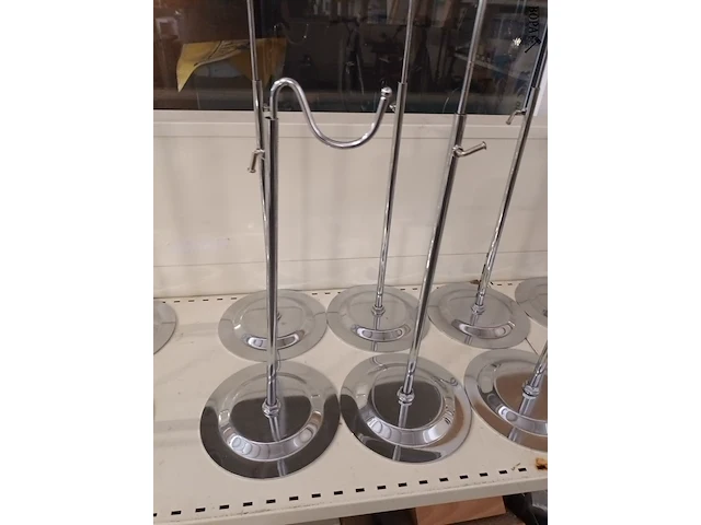Lot 11 - metalen display statief. 16 stuks - afbeelding 2 van  3