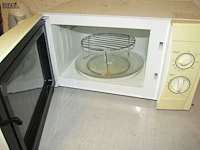 Lot 11 - microgolf, tafel, senseo en waterkoker - afbeelding 2 van  4