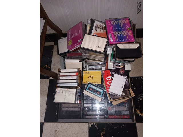 Lot 11 - muziek cd’s en audio cassettes - afbeelding 1 van  3