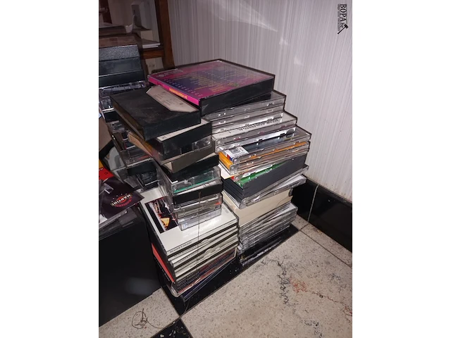 Lot 11 - muziek cd’s en audio cassettes - afbeelding 2 van  3
