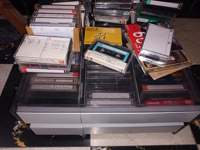 Lot 11 - muziek cd’s en audio cassettes - afbeelding 3 van  3
