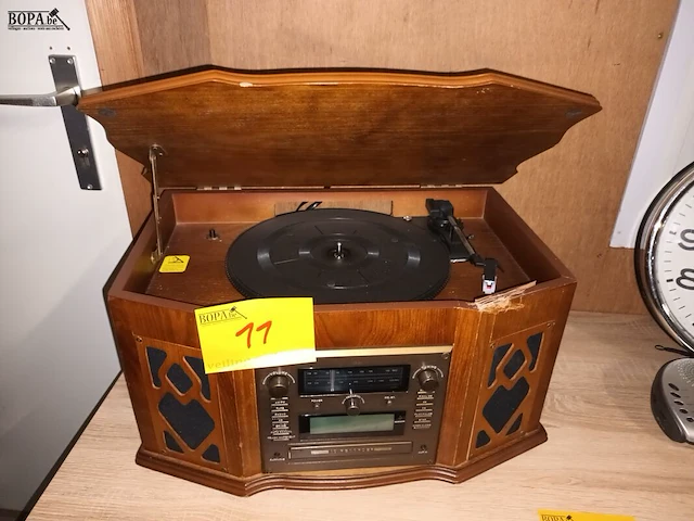 Lot 11 - nostalgisch music center - afbeelding 1 van  5