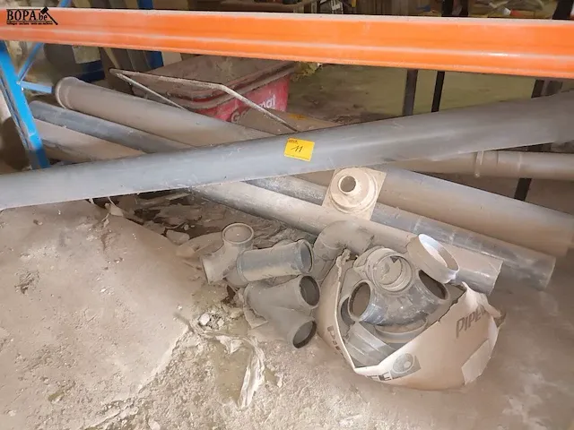 Lot 11 - pvc afvoerbuizen en koppelstukken - afbeelding 1 van  4