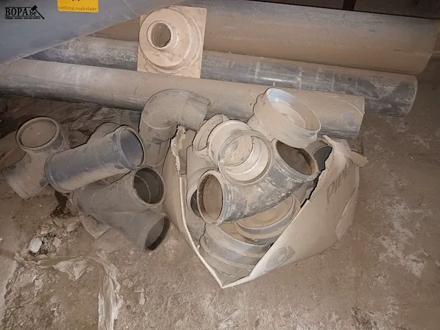 Lot 11 - pvc afvoerbuizen en koppelstukken - afbeelding 2 van  4