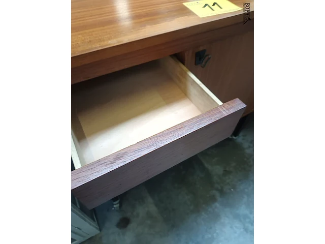Lot 11 - retro kast op wielen - afbeelding 4 van  6