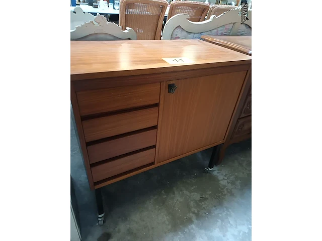 Lot 11 - retro kast op wielen - afbeelding 6 van  6