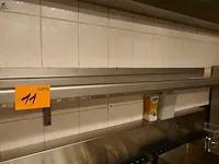 Lot 11 - rvs wandschappen + rek - afbeelding 1 van  5