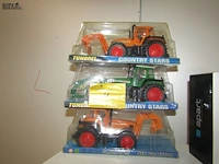 Lot 11 - speelgoed tractors - afbeelding 1 van  2