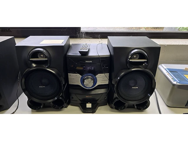Lot 11 - stereo toren phillips met dockingstation - afbeelding 1 van  5