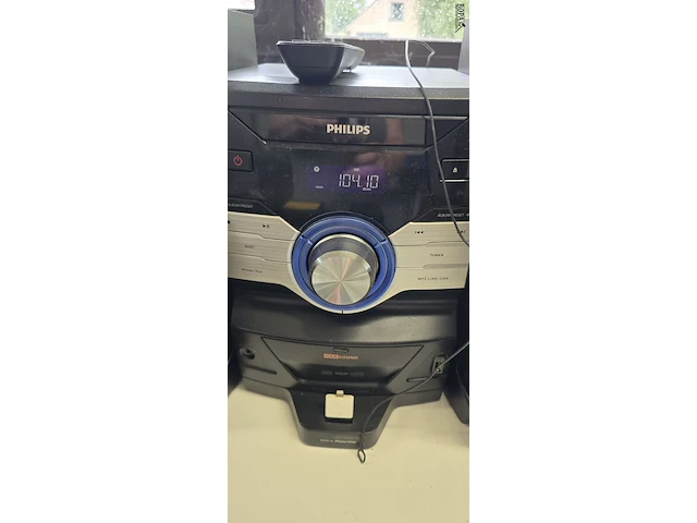 Lot 11 - stereo toren phillips met dockingstation - afbeelding 2 van  5