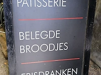 Lot 11 - stoep reclamebord met kleefletters - afbeelding 1 van  2