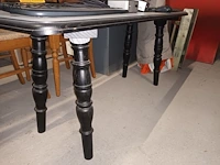 Lot 11 - zwarte houten tafel - afbeelding 2 van  4