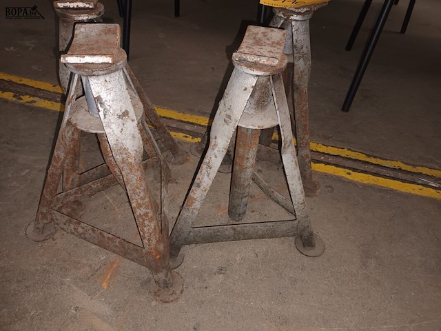 Lot 110 - jack stand. 4 stuks - afbeelding 2 van  3