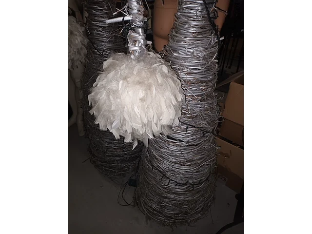 Lot 110 - kerstboom modern - afbeelding 2 van  3
