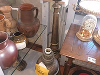 Lot 110 - koperen kandelaar en lamp - afbeelding 1 van  4