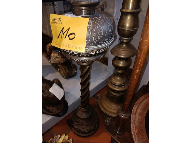 Lot 110 - koperen kandelaar en lamp - afbeelding 4 van  4