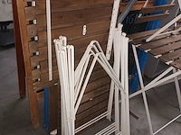 Lot 110 - plooitafels en plooistoelen - afbeelding 1 van  5