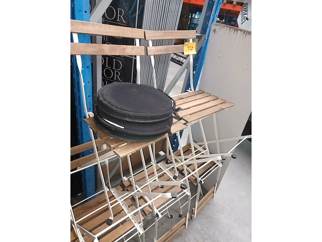 Lot 110 - plooitafels en plooistoelen - afbeelding 4 van  5