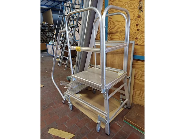 Lot 1101 - aluminium trap - afbeelding 2 van  5