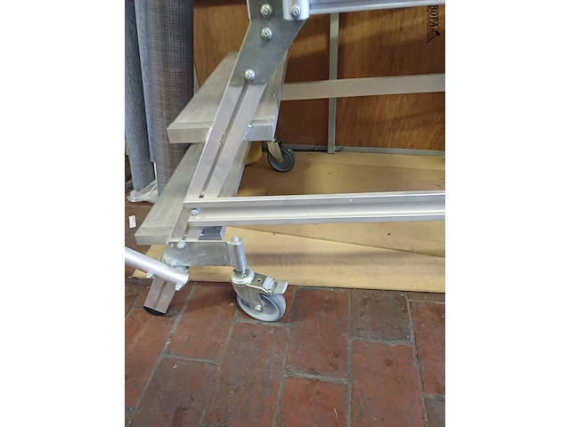 Lot 1101 - aluminium trap - afbeelding 4 van  5