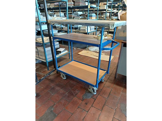Lot 1104 - transportkar en kledingrek - afbeelding 2 van  5