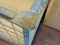 Lot 1106 - metalen stapelbak - afbeelding 2 van  3