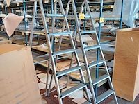 Lot 1107 - aluminium ladder. 2 stuks - afbeelding 2 van  3