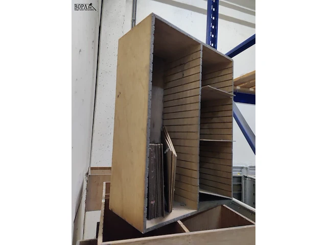 Lot 111 - houten vakjesbakken - 12 stuks - afbeelding 2 van  3