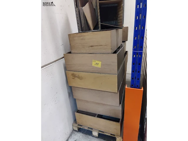 Lot 111 - houten vakjesbakken - 12 stuks - afbeelding 3 van  3
