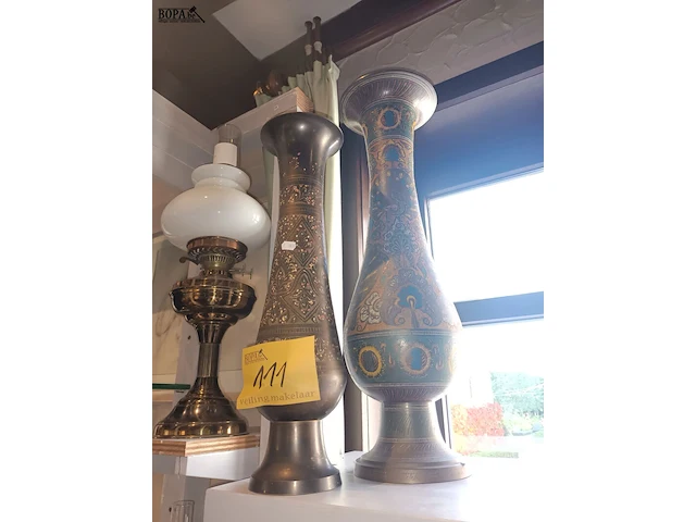 Lot 111 - koperen vaas. 2 stuks - afbeelding 1 van  4