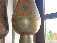 Lot 111 - koperen vaas. 2 stuks - afbeelding 2 van  4